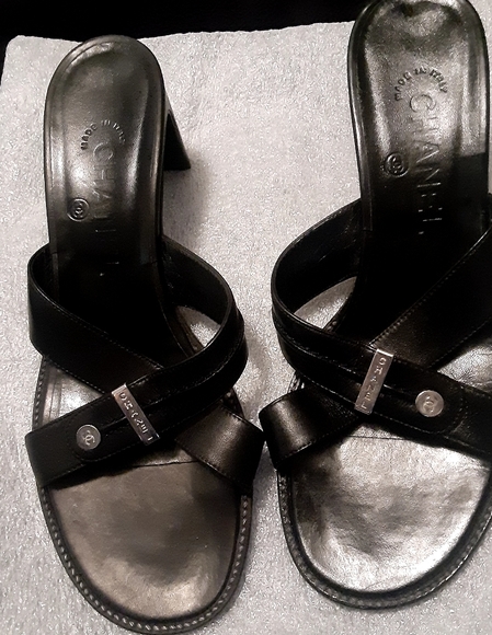 VINTAGE CHANEL LOW HEEL PUMPS, SIZE 37.5 - Picture 8 of 14